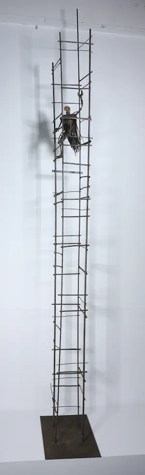 Jan Verschueren - Zeer groot beeld van schroot en terracotta, Klomopkolom kopen? Bied vanaf 750!