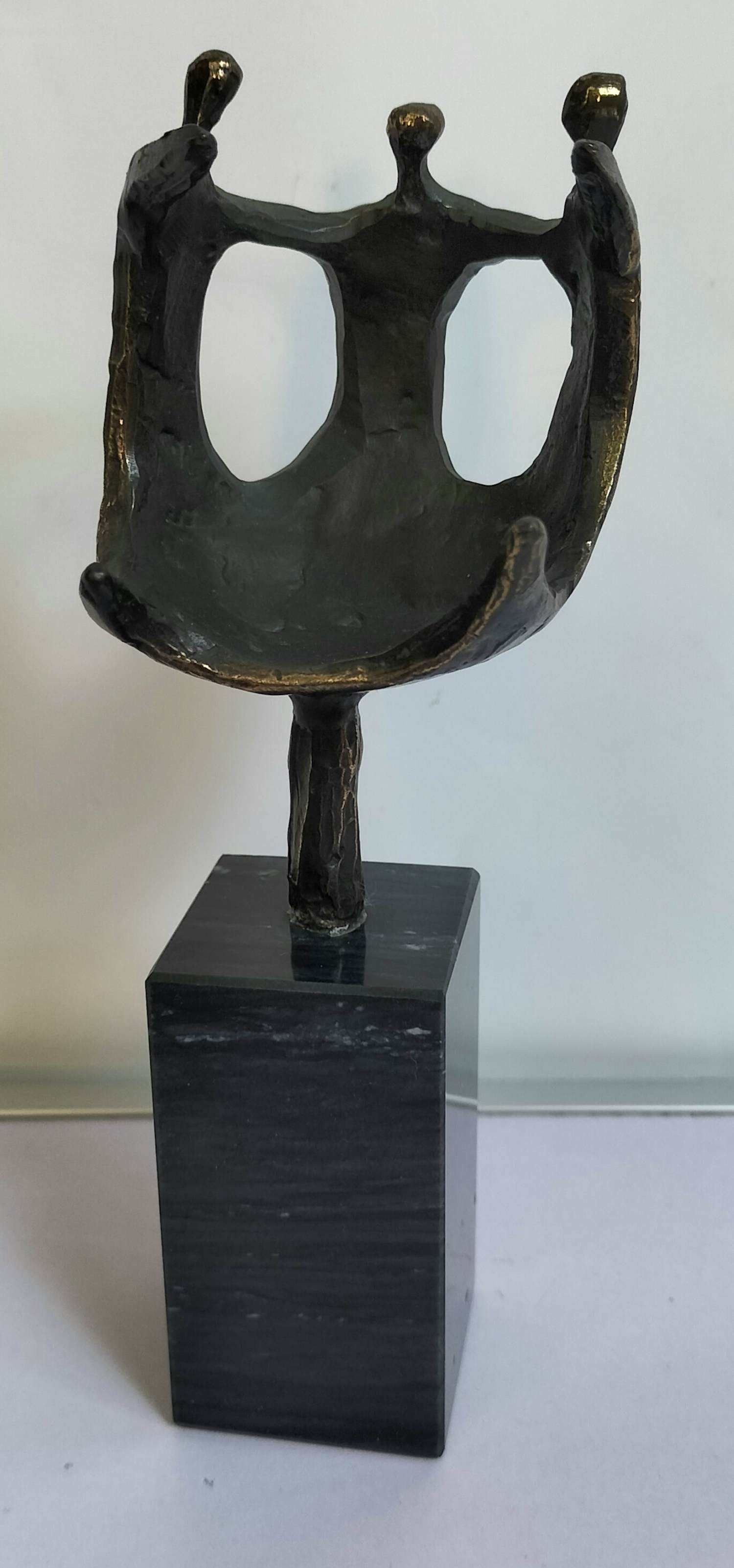 Buy Corry Ammerlaan - Bronzen beeldje op marmeren sokkel/voet? Bid from 30!