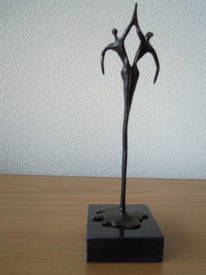 Corry Ammerlaan - Prachtig slank gesigneerd beeldje van 2 mensen. kopen? Bied vanaf 25!