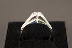 1490 - Exclusieve 14 Kt. Witgouden & Diamanten solitairring 0.50ct /H/vs1 kopen? Bied vanaf 480!