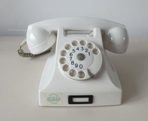 Curiosa - Ericsson witte Bakelieten telefoon type 11420/2 kopen? Bied vanaf 1!