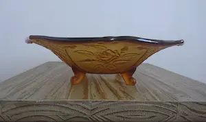 Niet of onleesbaar gesigneerd - Amber gesatineerde persglas fruitschaal kopen? Bied vanaf 1!