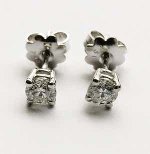 0.62 ct Diamond Solitaire Earrings verkocht voor € 450!