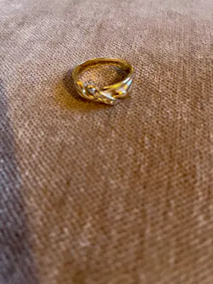 Gouden ring met briljant kopen? Bied vanaf 75!