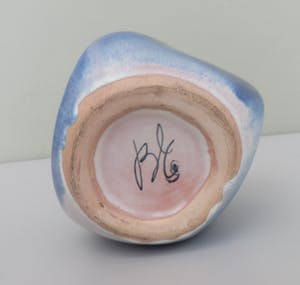 Niet of onleesbaar gesigneerd - Modernistische aardewerken rozensteker (vaas) kopen? Bied vanaf 1!