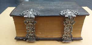 Antieke bijbel met zilveren sloten verkocht voor € 150!