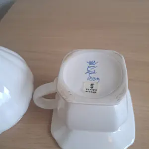 Plateelbakkerij Zenith - Twee bizare kleine vazen kopen? Bied vanaf 40!