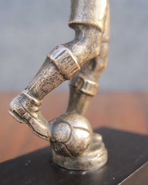 Brons (Onbekend) - De voetballer kopen? Bied vanaf 17!
