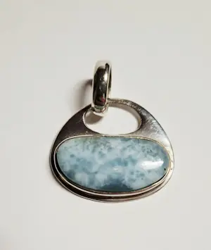 AcheterNieuwe zilveren hanger met larimar? Enchérissez de 40!