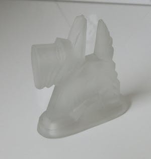 Niet of onleesbaar gesigneerd - Art deco modernistsch mat persglazen figuur van een Scottie kopen? Bied vanaf 10!