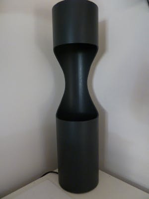 Niet of onleesbaar gesigneerd - Design tafellamp (geïnspireerd) op een vintage versie uit de jaren‘70. kopen? Bied vanaf 1!