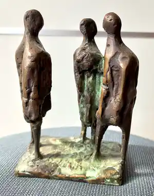 Wim Rijvers - Drie figuren, bronzen beeld verkocht voor € 150!