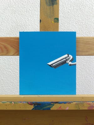 Gerard Boersma - Security Camera 42 (Stilleven van CCTV beveiligingscamera tegen blauwe lucht) kopen? Bied vanaf 75!