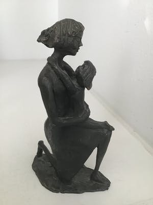 Corry Ammerlaan - Corry Ammerlaan - Moeder met dochtertje - knielend kopen? Bied vanaf 49!