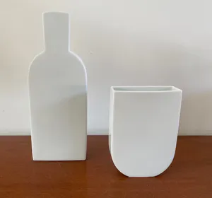 Rosamunde Nairac - Twee porseleinen design vazen voor Rosenthal kopen? Bied vanaf 80!