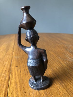 Niet of onleesbaar gesigneerd - Afrikaanse waterdrager kopen? Bied vanaf 1!