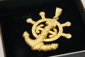 1309 - Surinaams 18 krt geel-goud & diamanten "Anker en roer" hanger - GROOT! kopen? Bied vanaf 1060!