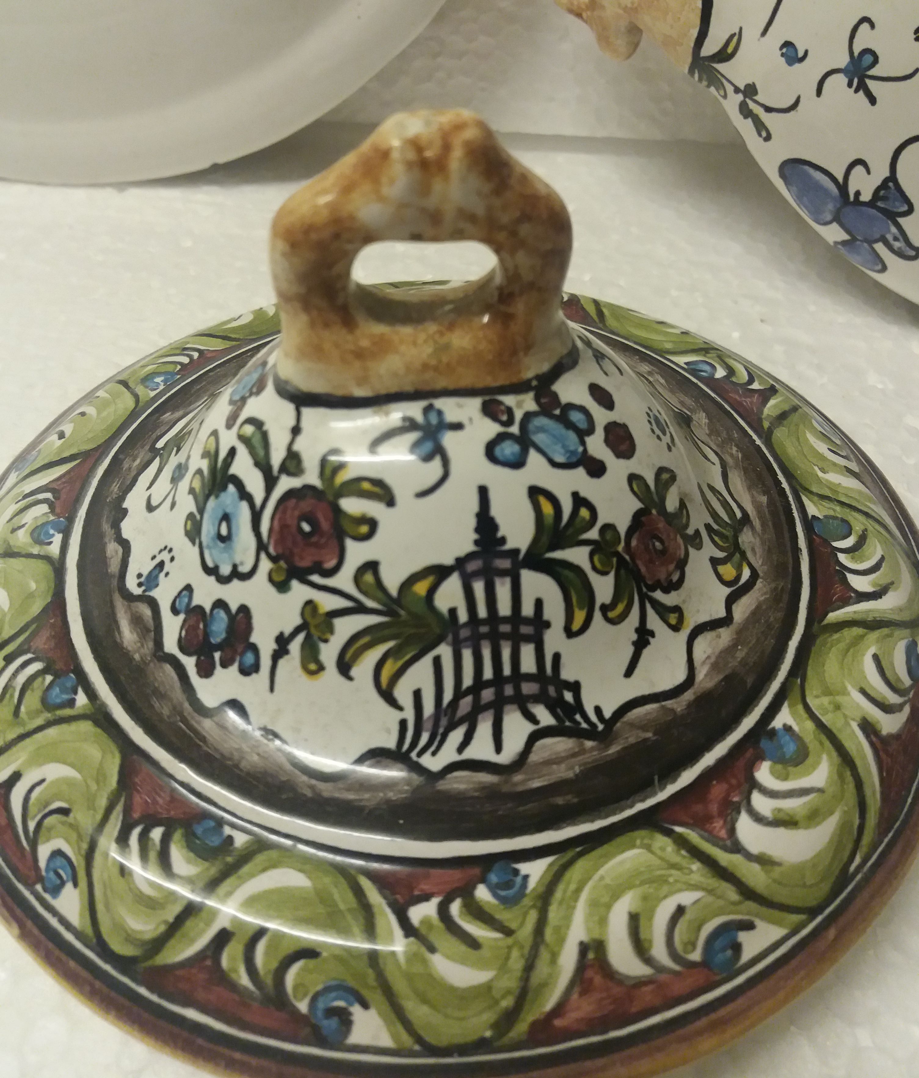 Niet of onleesbaar gesigneerd - Portugal Hand Painted Soup Tureen kopen? Bied vanaf 1!