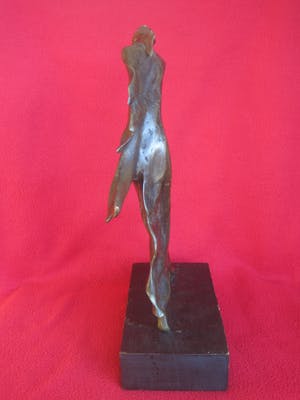 Brons (Onbekend) - Vrouw, gejaagd door de wind. kopen? Bied vanaf 120!