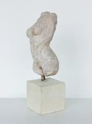 Ruudt Wackers - Aardewerk, Beeld van vrouwelijke torso kopen? Bied vanaf 150!