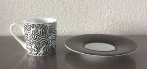Keith Haring - e.a. TWEE ESPRESSO KOP-EN-SCHOTELS EN EEN MOK kopen? Bied vanaf 16!