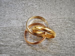 2564 - Elegante 14 karaats dames tricolor "Trinity" designring - Cartier model kopen? Bied vanaf 160!