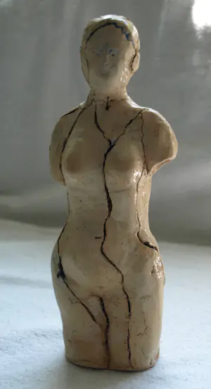 Niet of onleesbaar gesigneerd - Keramieken beeldje , Femme imparfaite – gesigneerd ‘T.S’ kopen? Bied vanaf 1!