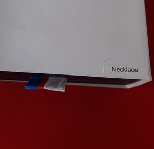 Niet of onleesbaar gesigneerd - Tommy Hilfiger ketting met hanger kopen? Bied vanaf 1!
