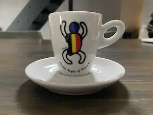 Berry Martens - Happy People Of The World | 2x kop en schotel porselein NL + BE kopen? Bied vanaf 1!