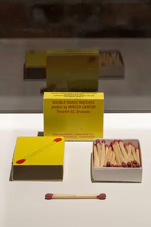 Mircea Cantor - Double Heads Matches - laatste exemplaren kopen? Bied vanaf 25!