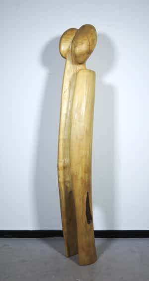 Niet of onleesbaar gesigneerd - Hout, Abstracte vorm verkocht voor € 1!