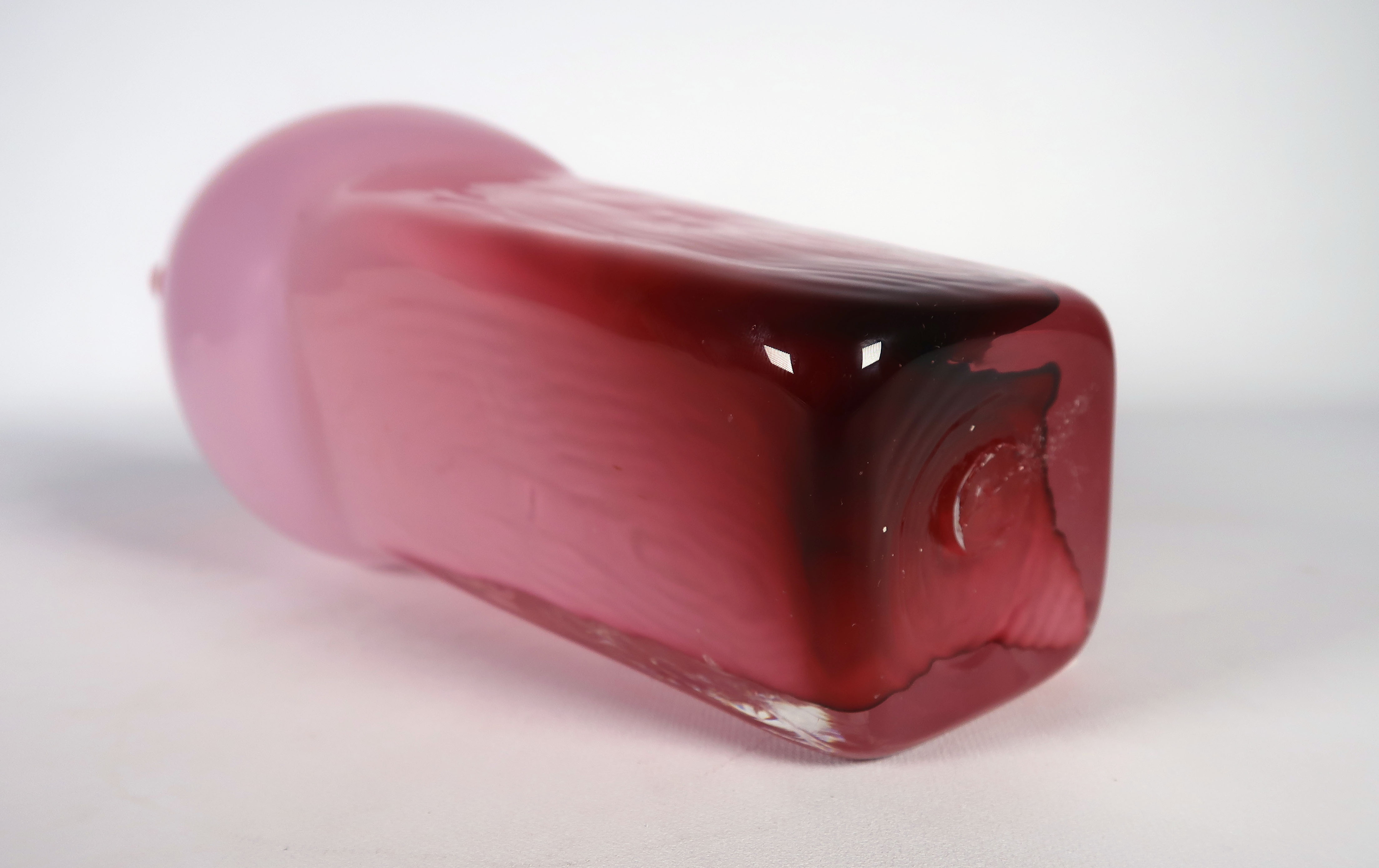 Bernard Heesen - Glas, Roze vaas met smalle tuit kopen? Bied vanaf 1!