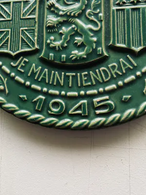 AcheterN.V. Porselein- en Tegelfabriek Mosa - Herinneringsbord 1945? Enchérissez de 35!