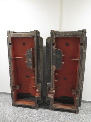 Niet of onleesbaar gesigneerd - Hout, Industriële mal bestaande uit twee delen (Zeer groot en zwaar!) kopen? Bied vanaf 1!