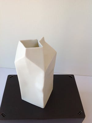 Rosenthal - Grote Melkpakvaas h 25 cm Do not Litter Collection wit, biscuit porselein kopen? Bied vanaf 59!