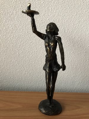 Astrid Veldhuyzen-Koppen - Prachtig beeld vrouw met dienblad. kopen? Bied vanaf 35!