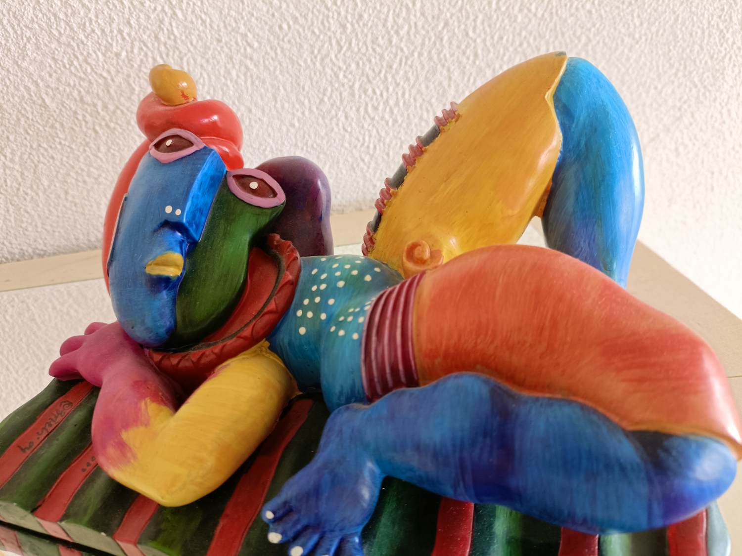 Clemens Briels - Kleurrijke sculptuur zeer fraai verkocht voor € 99!