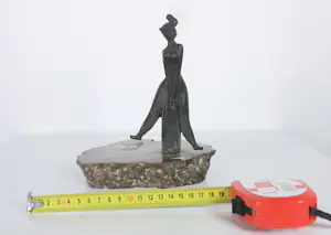 Clemens Pasch - Brons, Zittende vrouw op natuurstenen voet (Gerda) + boek! kopen? Bied vanaf 250!