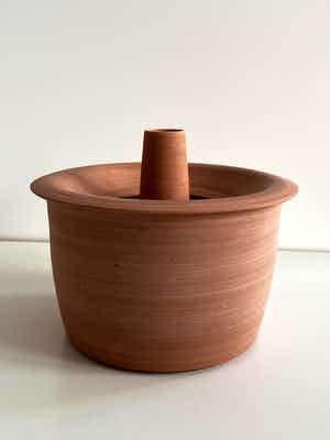 Anne van der Waerden - Terra cotta vaasvorm verkocht voor € 50!