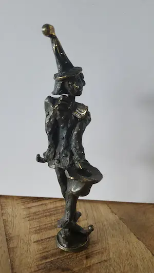 Corry Ammerlaan - Bronzen beeldje 17cm, Clown met hoed kaufen? Bieten Sie von 1!