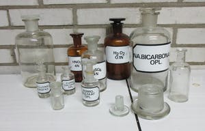 Curiosa - Set van antieke glazen apothekerspotten en flesjes kopen? Bied vanaf 1!