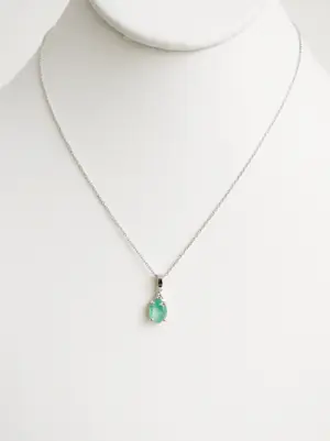 Smaragd- en diamanten hanger met ketting kopen? Bied vanaf 650!