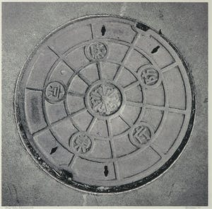Paul Baars - Zeefdruk, Tokyo Manholecover - Ingelijst kopen? Bied vanaf 35!