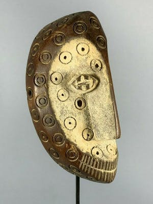 Lega - 200627 - Tribal used African Lega Bwami mask - Congo. kopen? Bied vanaf 35!