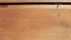 Jeanne Bieruma Oosting - Kastanjes op bladeren, olieverf op paneel (mooi ingelijst) kopen? Bied vanaf 1000!