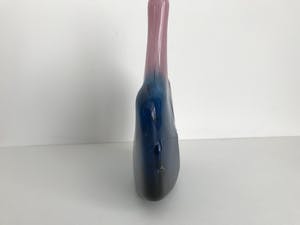 Mdina kunstglas - Michael Harris Mdina Fish vaas / Axe head vaas roze blauw kopen? Bied vanaf 105!