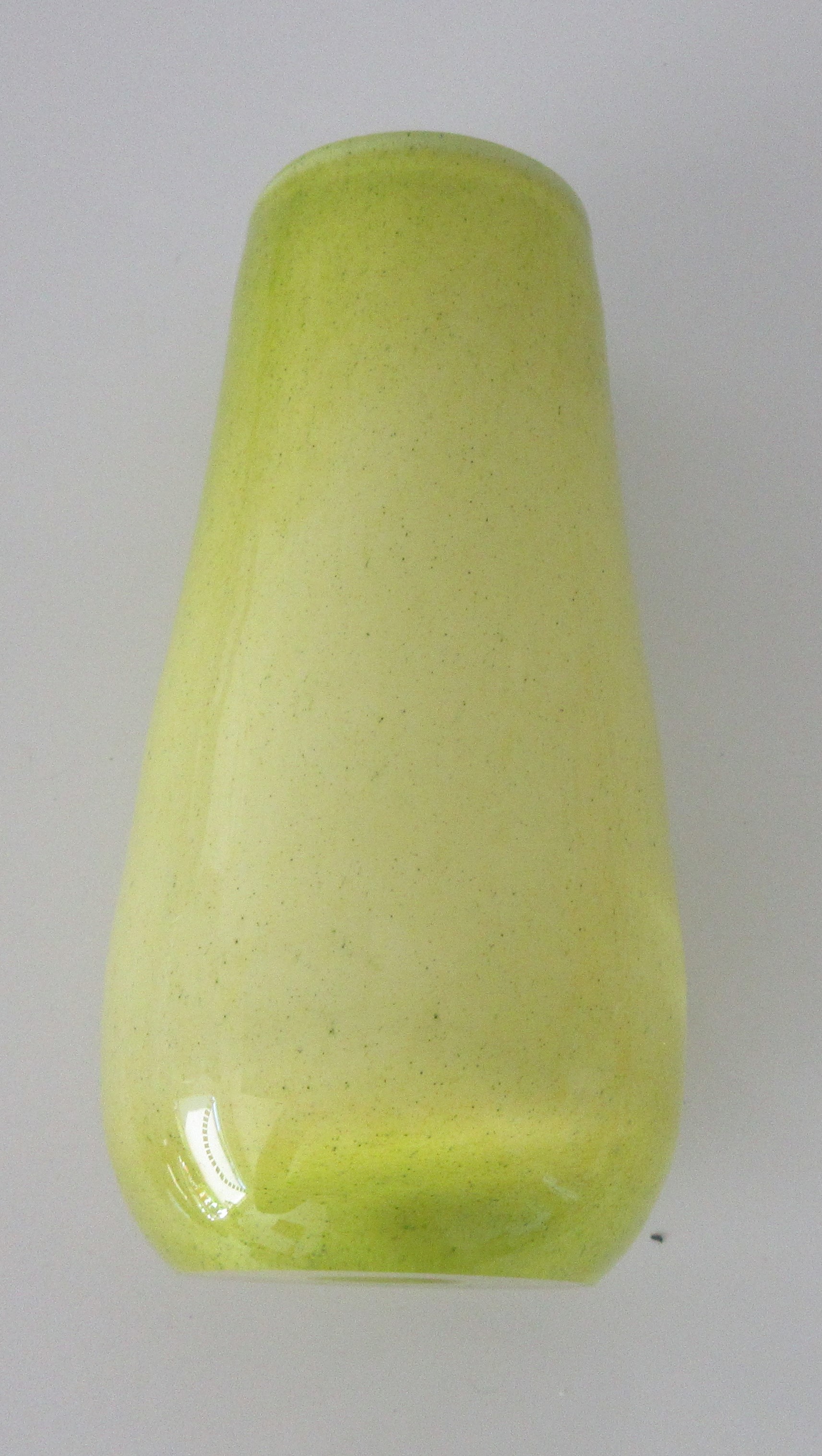 Niet of onleesbaar gesigneerd - Cased hand geblazen citrusgeel glazen vaasje kopen? Bied vanaf 1!