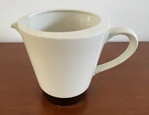 N.V. Keramische Industrie Fris - (melk)kan servies Jubilant ontwerp W.H. De Vries kopen? Bied vanaf 20!