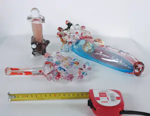 Yvon Trossèl - Drie kleurrijke en speels gevormde glasobjecten kopen? Bied vanaf 70!