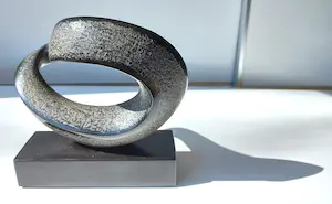 Karin van Ommeren - Abstracte compositie, hardstenen beeld (unica) kopen? Bied vanaf 895!